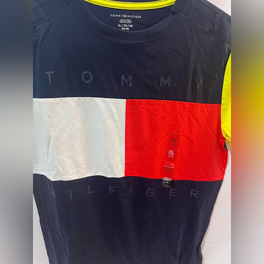 Tommy Hilfiger Navy Blue Colorblock T-Shirt - Multicolor. Size XL 16-18. - Picture 2 of 6